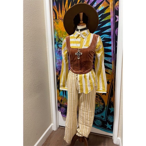 π Lovely modern striped button top - Picture 10 of 11